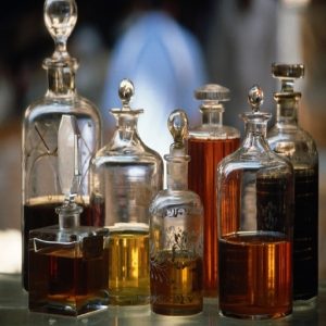 پرده برداری از دنیای عجیب عطر و مواد ادکلن