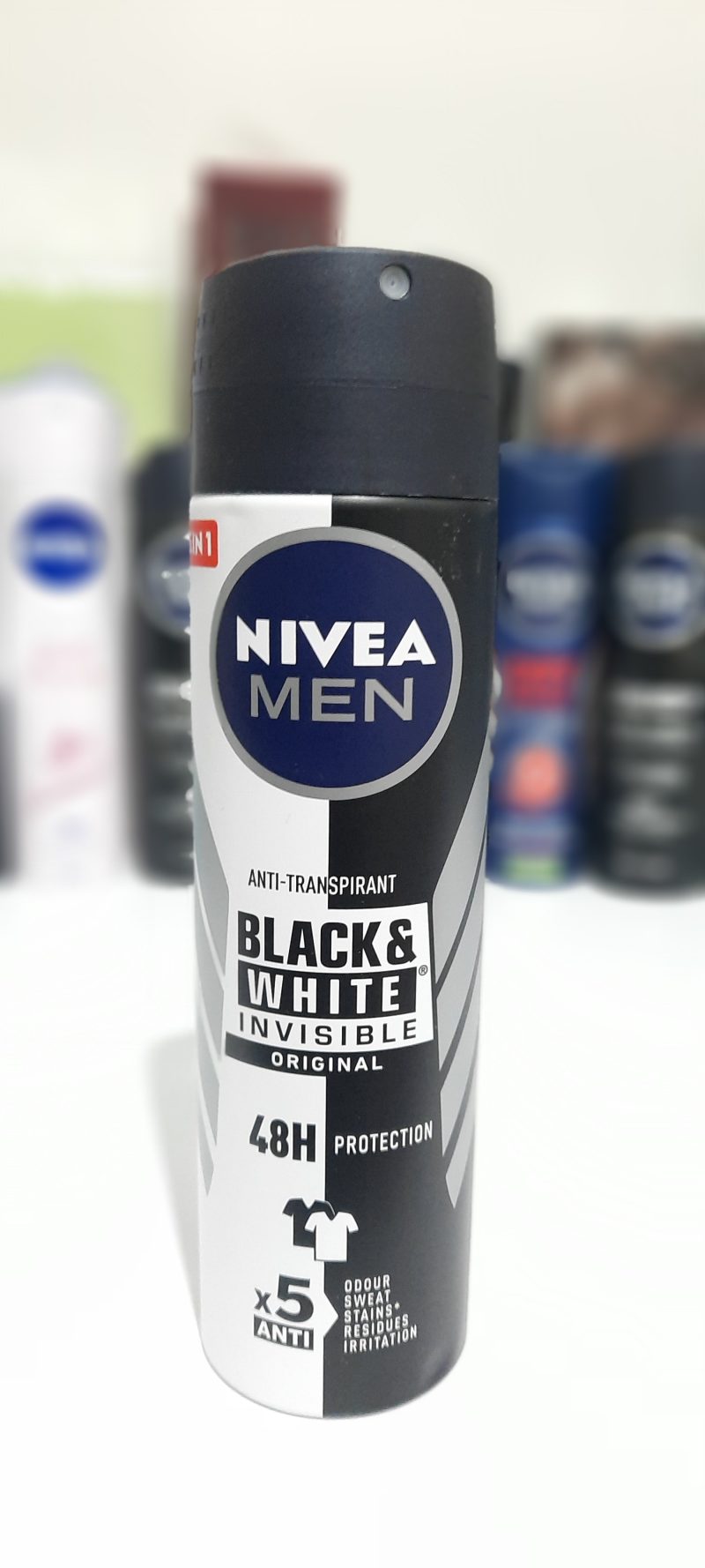 اسپري مردانه اينويزيبل بلک اند وايت نیوا ا NIVEA DEO SPRAY INVISIBLE FOR BLACK WHITE FOR MEN