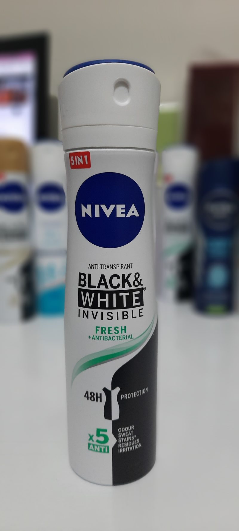 اسپری زنانه نیوا مدل بلک اند وایت فرش آنتی باکتریال Nivea Fresh Anti Bacterial Spray 150ml